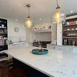 Gorgeous 3 Bedroom Home In Quaint Southfields