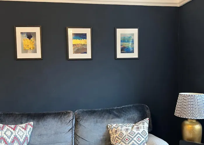 Gorgeous 3 Bedroom Home In Quaint Southfields