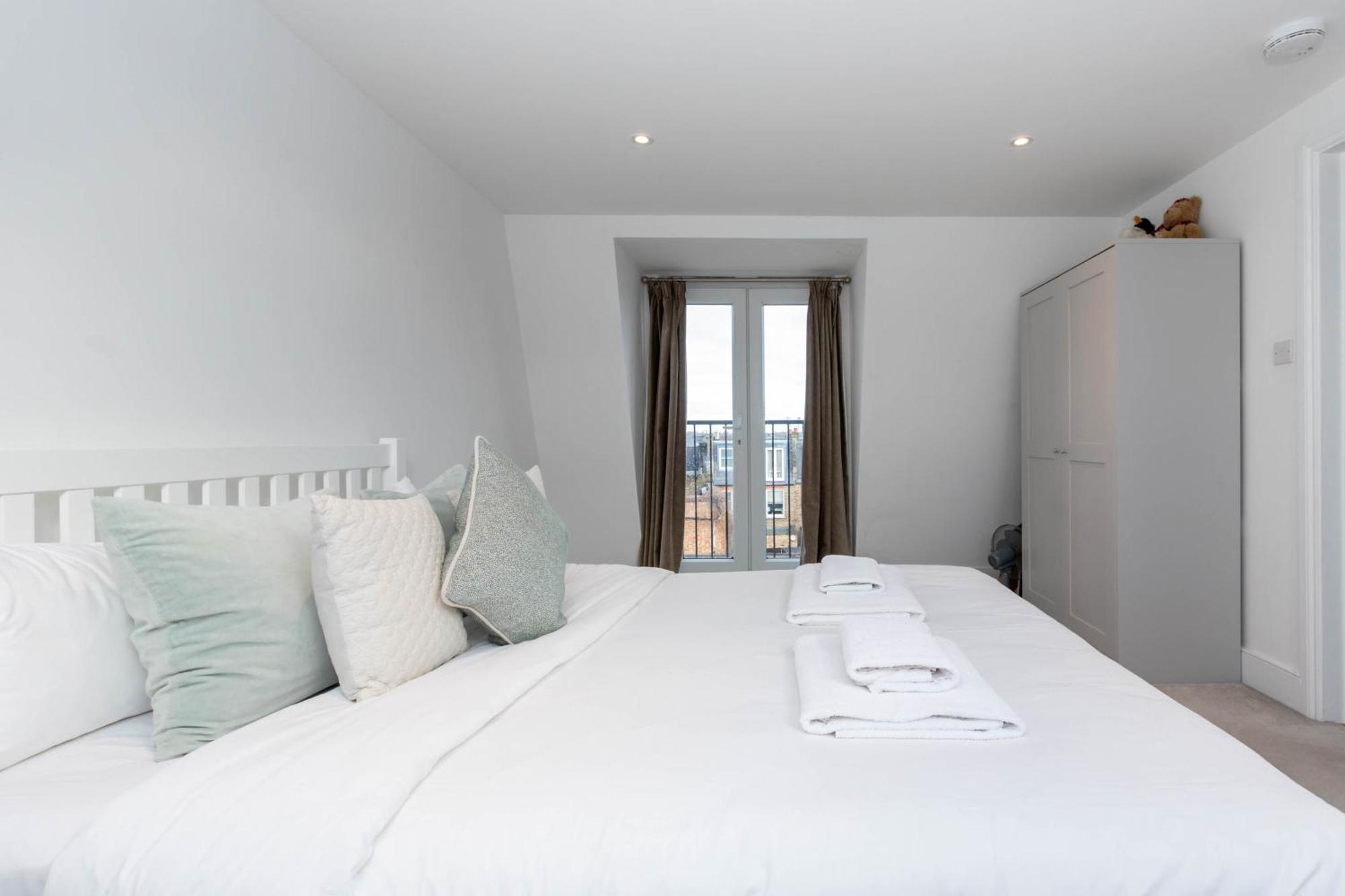 Gorgeous 3 Bedroom In Quaint Southfields Appartamento Londra