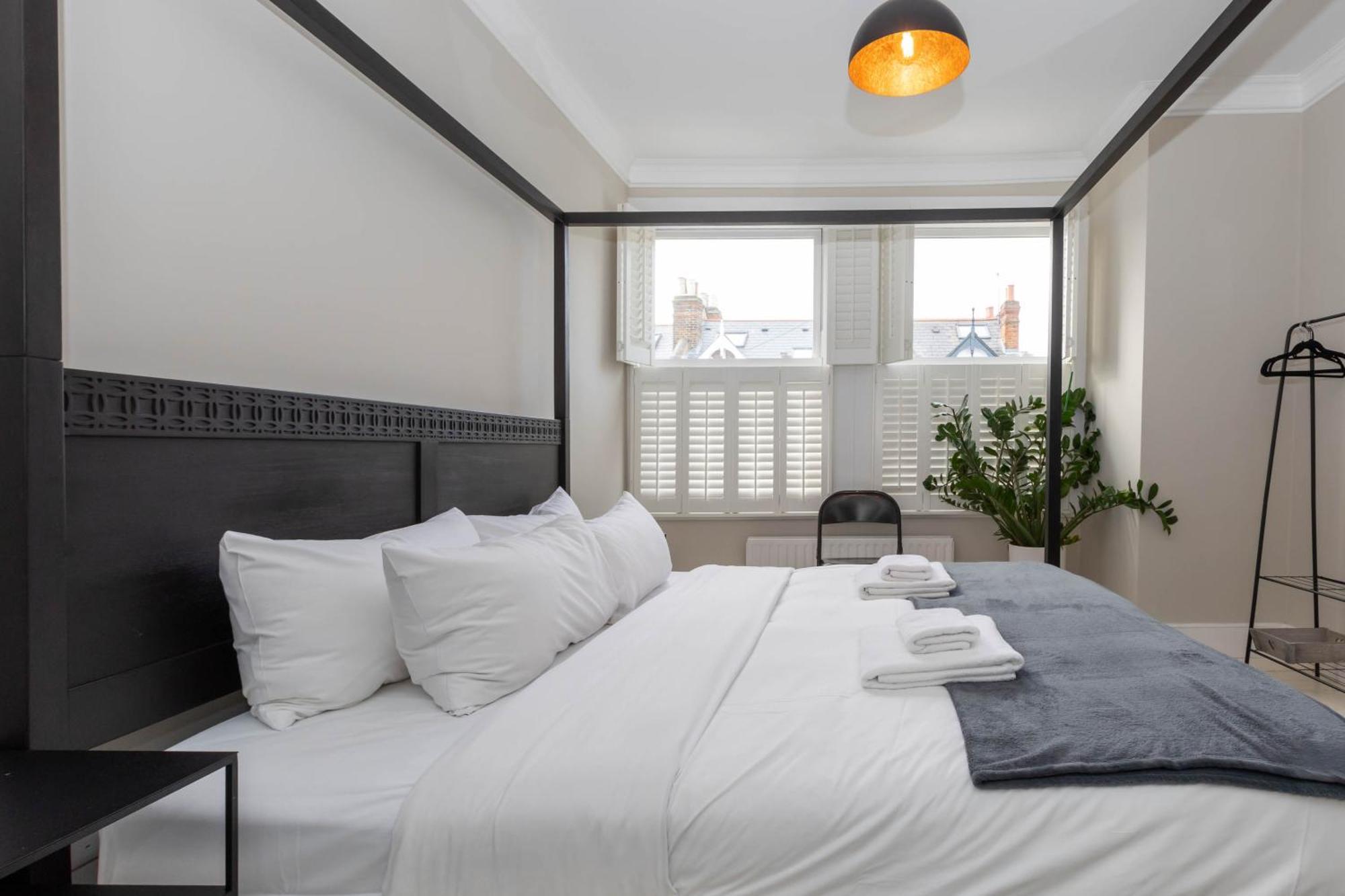 Gorgeous 3 Bedroom In Quaint Southfields Londra
