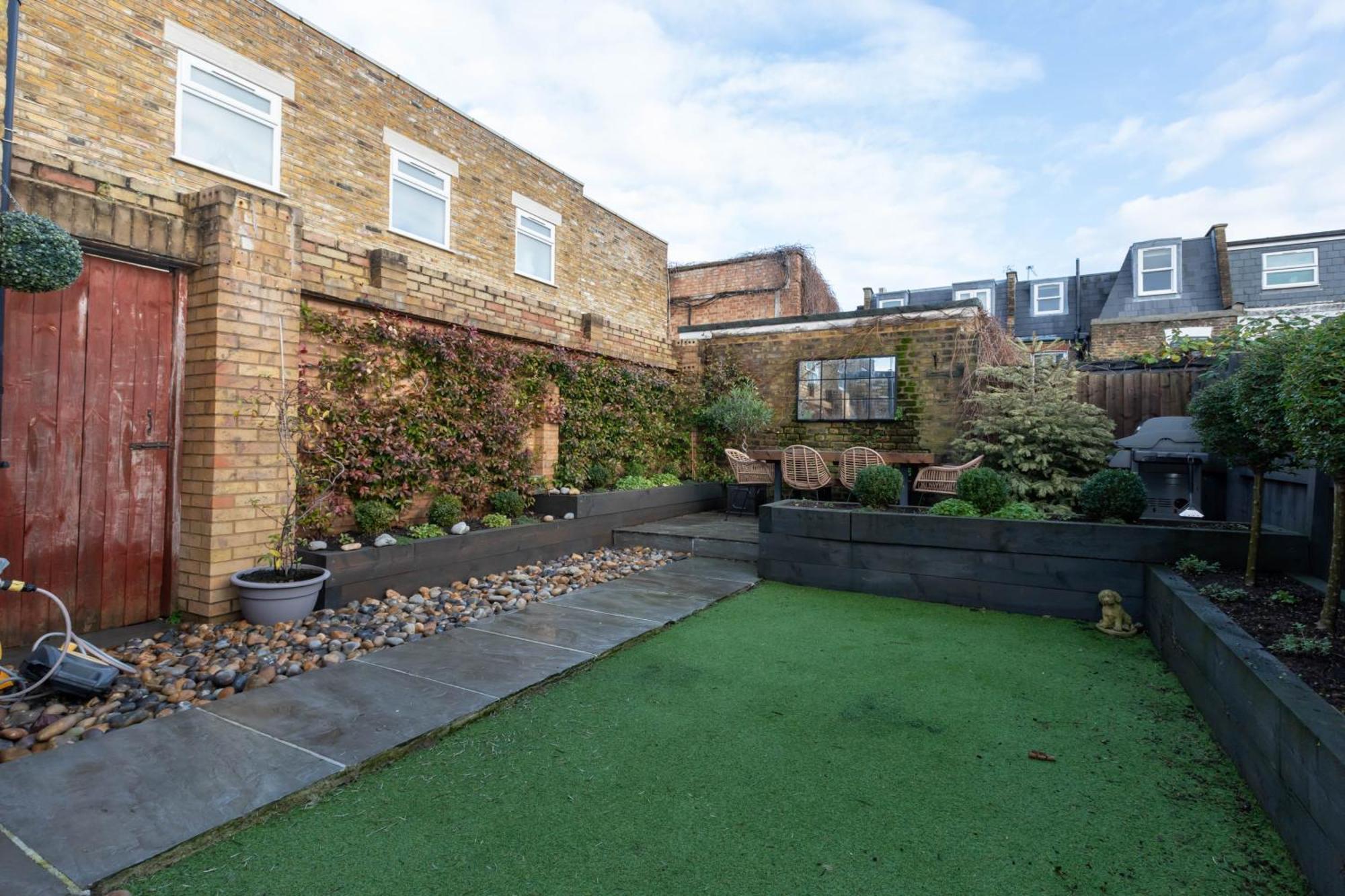 Gorgeous 3 Bedroom In Quaint Southfields *