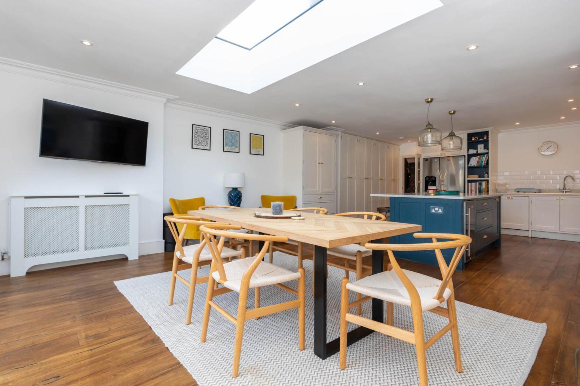 Gorgeous 3 Bedroom In Quaint Southfields Londra