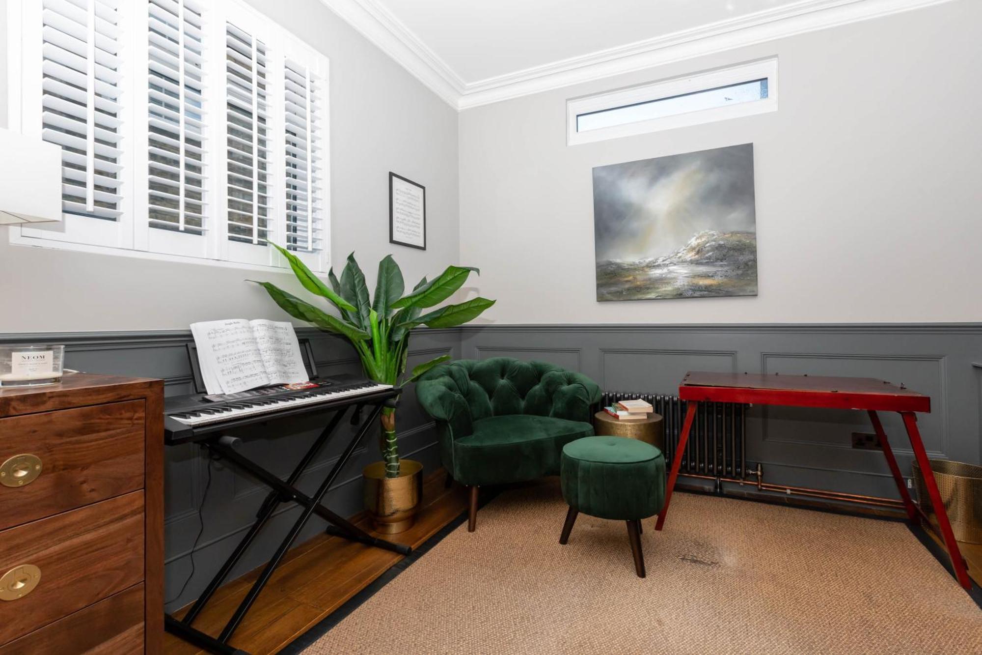Gorgeous 3 Bedroom In Quaint Southfields *