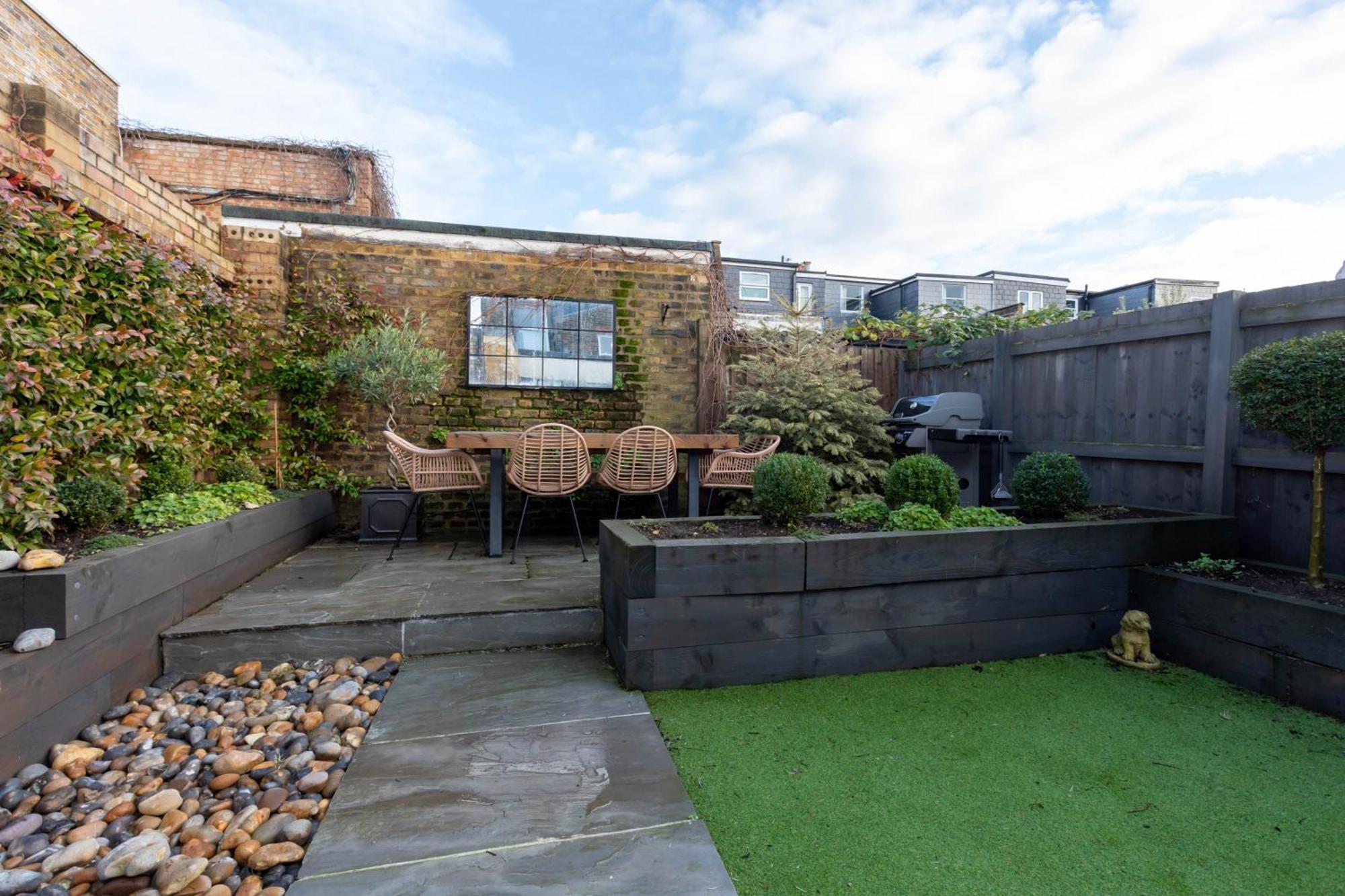 Gorgeous 3 Bedroom In Quaint Southfields Londra