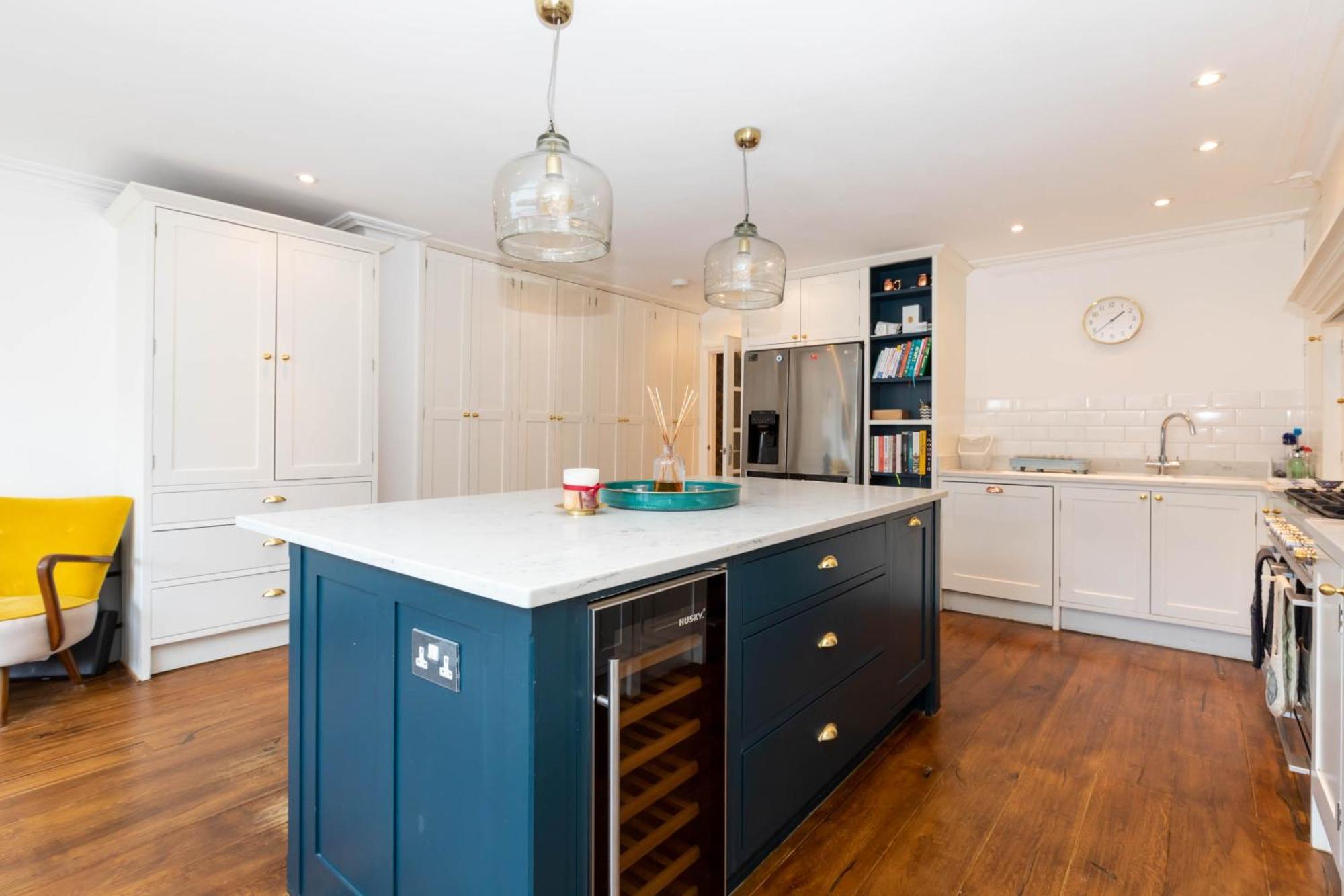 Gorgeous 3 Bedroom In Quaint Southfields Appartamento