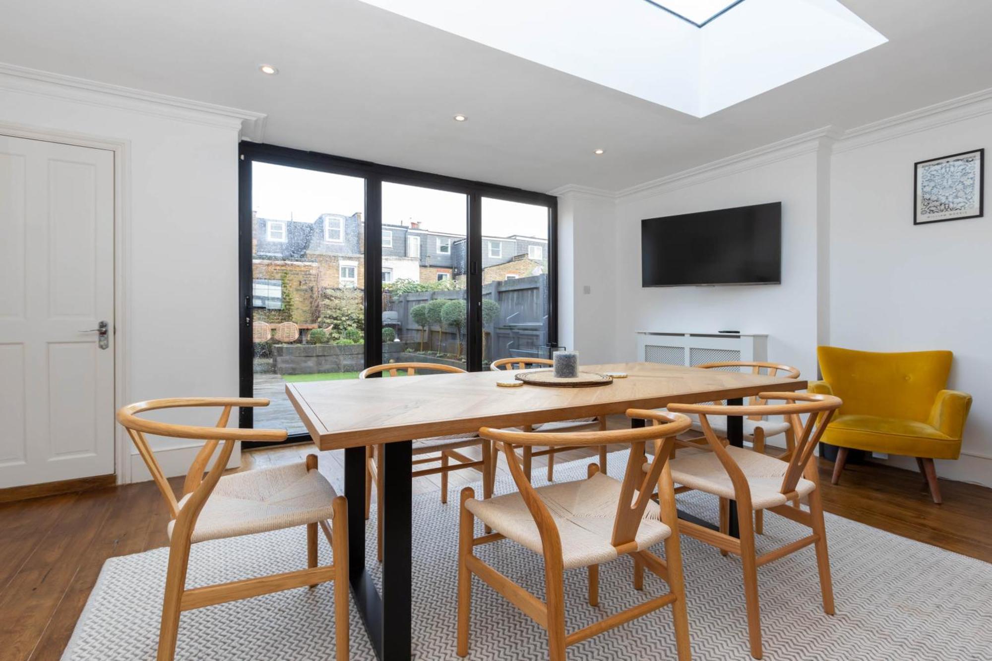 Gorgeous 3 Bedroom In Quaint Southfields Appartamento Londra