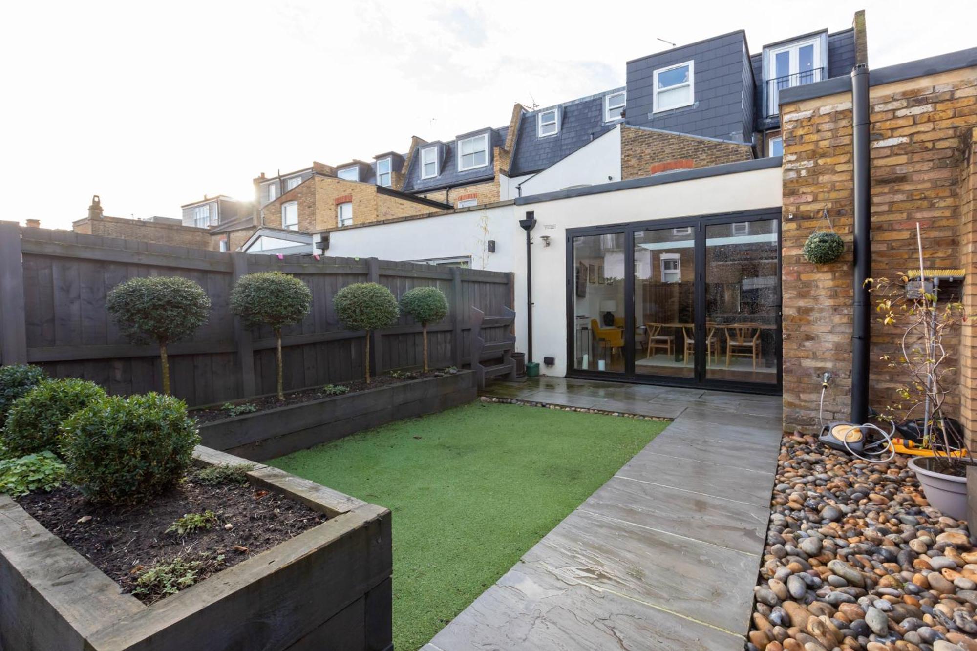 Gorgeous 3 Bedroom In Quaint Southfields * Londra
