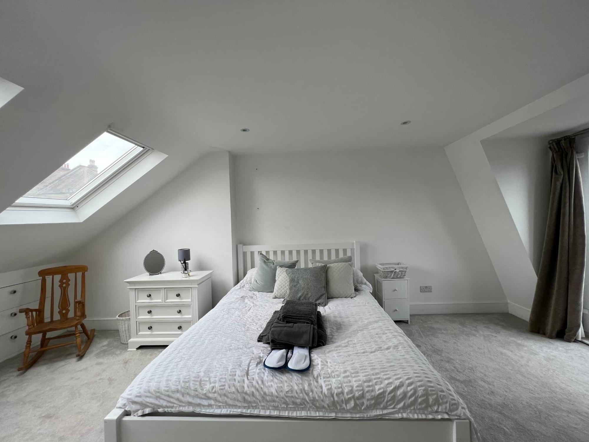 Gorgeous 3 Bedroom In Quaint Southfields Appartamento
